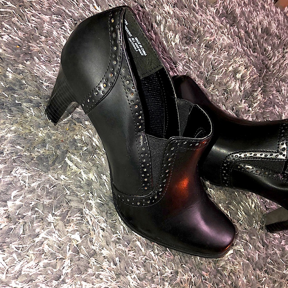 Heels - Picture 2 of 4